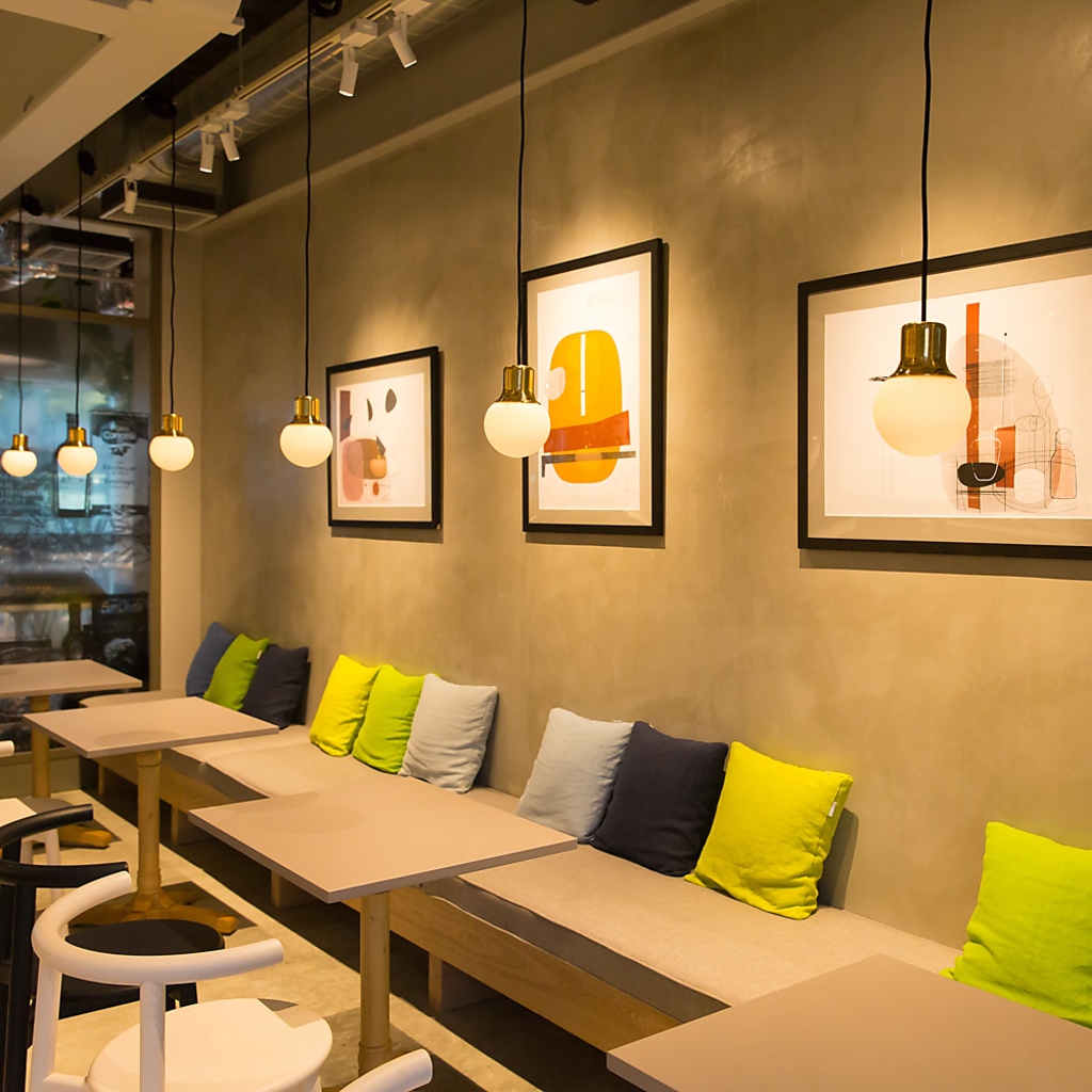 コンクリート打ちっぱなしのスタイリッシュでおしゃれな内装。