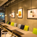 コンクリート打ちっぱなしのスタイリッシュでおしゃれな内装。