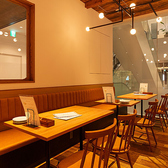 全席禁煙となっており、お子様連れのお客様も安心してお食事を楽しめます。清潔で快適な環境を提供し煙の心配なくリラックスしたひとときをお過ごしいただけます。また喫煙される方には、KITTE内には喫煙所が完備されておりますのでそちらをご利用ください。皆様が快適に過ごせるよう心を込めたサービスを提供いたします。