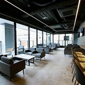 お席は全席喫煙可能となっております。自分のお席で喫煙できるので、ゆったりとお寛ぎいただけます。