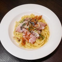鴨とゴルゴンゾーラチーズの特製クリームソース
