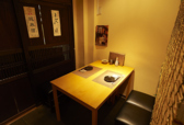 当店は全席喫煙可能な居酒屋です。すべてのお席が扉付きの完全個室なので、周りの目を気にすることなくお食事と一緒に気兼ねなくお煙草をお楽しみいただけます。愛煙家の方にも配慮したゆったりとした空間でおくつろぎください♪