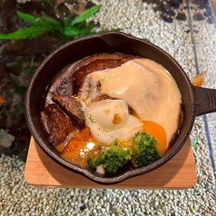 とろけるチーズ温玉ハンバーグ ～濃厚デミ～