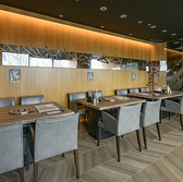 エイス シー オイスターバー＆グリル ルクア大阪店の雰囲気3