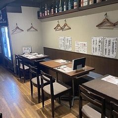 和気あいあいと飲める4名用テーブル席