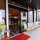 店内のトイレは、どなたでも快適にご利用いただけるよう清潔に保たれた洋式スタイルを採用しております。最新の設備を整え、お食事の合間も心地よくお過ごしいただけるよう配慮いたしました。手洗い場などの清掃も徹底しております。