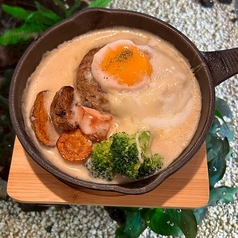 とろけるチーズ温玉ハンバーグ ～濃厚クリーム～