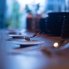 最大50名様まで貸し切り可能なお店で、イベントやパーティーに最適です。立ち飲みも楽しめるカジュアルな空間で、満足いただけるお食事や飲み物をご用意しております。皆様で楽しいひとときをお過ごしください♪