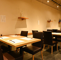 着席時最大14名様までご案内可能です。貸切の詳細につきましては当店までお問い合わせください。心温まるおもてなしと共に、新鮮なお寿司をお楽しみいただける空間で、素敵な時間ををお過ごしください。お待ちしております。