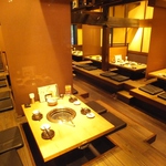 ２階の宴会掘り炬燵席は少人数でも利用可能。仕切りで個室風に使用して頂けます◎