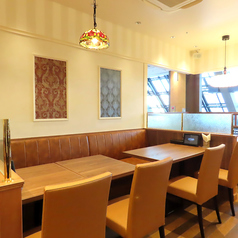 テーブル席のご用意がございます。