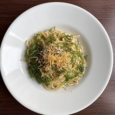 釜揚げしらすと梅、大葉のオイルパスタ
