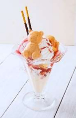 ストロベリーパフェ