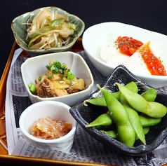 まずはお得な、本日の「お酒のあて」5種盛合せ