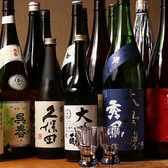 料理とのペアリングを。全国各地の旬の日本酒を仕入れています。日本酒だけ楽しむのは勿論、相性抜群のお料理と一緒に楽しむのもよし！日本酒以外にもワインや中国酒・果実酒など海外のお酒もあります。こちらもアラカルトと相性抜群な酒を取り揃えていますので是非お試しください。