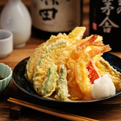 食材ひとつひとつを丁寧に揚げた自慢の京野菜の天ぷら！鳥だしおでんの写真