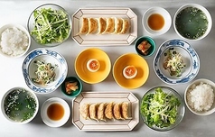 清潔感溢れる空間 こだわりの餃子