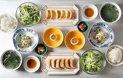 丁寧に心を込めて仕上げる手作りの手包み焼餃子は、ひと味違う安定の美味しさ