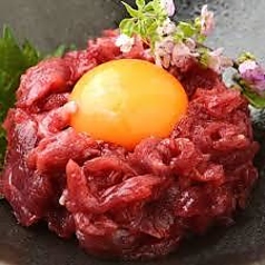 馬肉の桜ユッケ