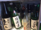 日本酒用冷蔵庫にはタイプ問わず日本酒がいっぱい！常温の物も含めると40種類ほど