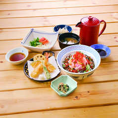 こぼれいくらの海鮮茶漬け小天ぷら膳