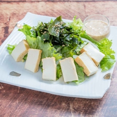 豆腐とわかめのごまドレサラダ