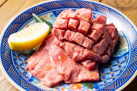 予約必須！自慢のなま牛タンと極上肉と雲丹、こだわりの韓国料理を楽しめるお店！