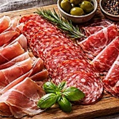 生ハムとサラミの盛り合わせ