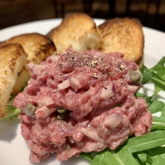 馬肉のタルタル パルミジャーノチーズとバケット添え