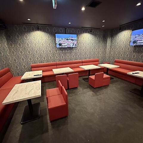 【新宿駅徒歩4分】ボックス30席のカラオケ居酒屋！終電間際まで歌って踊れるお店です