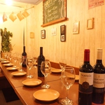 地下1階の隠れ家的フロアは、最大40名様のご宴会OKで、使い易い店内。