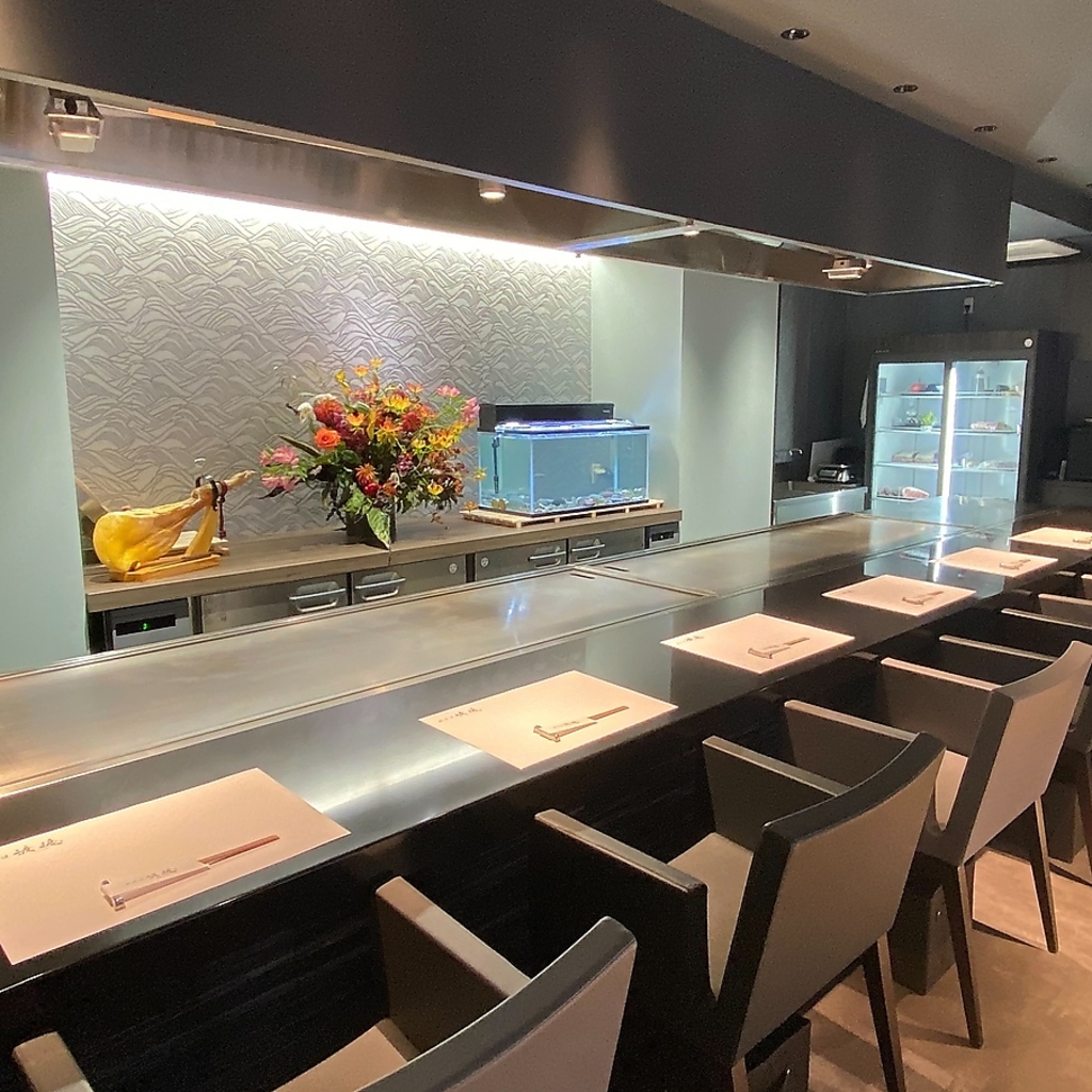 目の前に広がる鉄板で豪快に焼き上げる極上の和牛は絶品