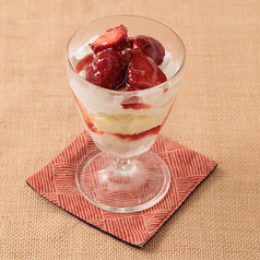 まるごといちごミニパフェ