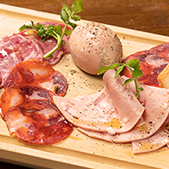 サラミの盛り合わせ