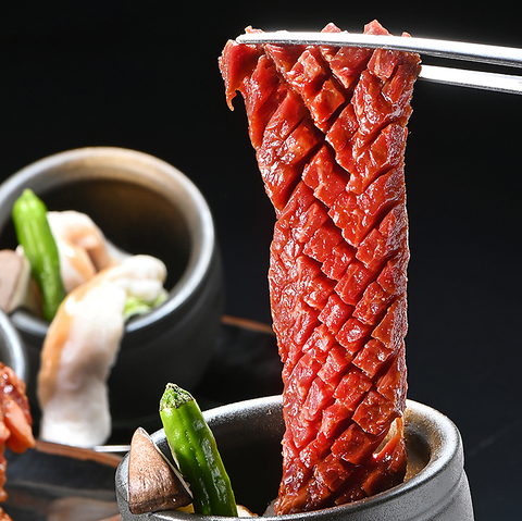 ≪全席完全個室≫話題の熟成肉を焼肉で味わうなら【熟成焼肉 八億円】ユッケが大人気!