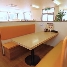6名様がゆったり座れるBOX席を4卓完備。プライベート感が保たれた空間は、中規模のグループでのお集まりや、会社帰りのお食事、普段の飲み会などに使い勝手抜群です。