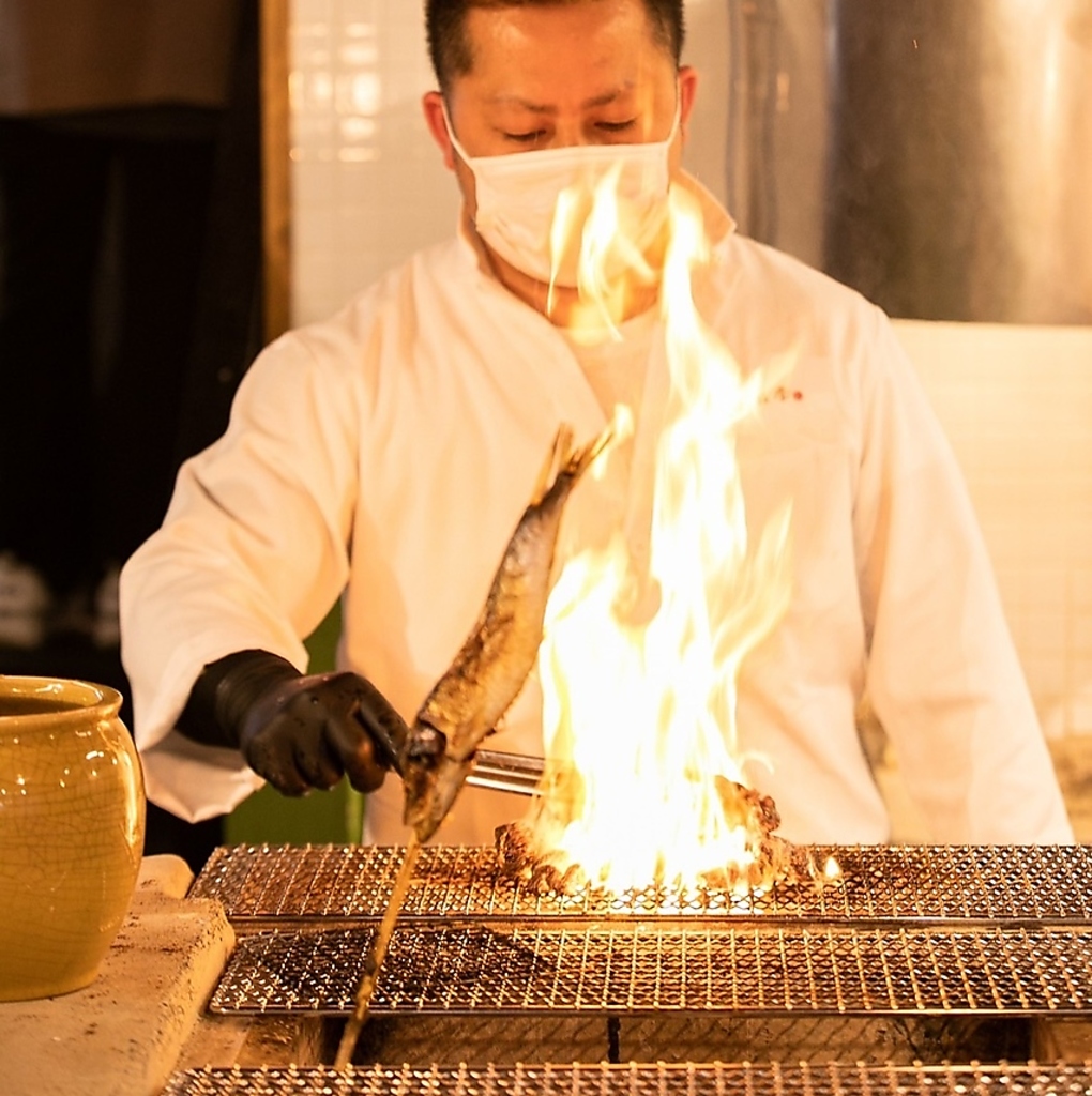 平和通り駅徒歩30秒！炉端焼きのパフォーマンスをお楽しみください♪