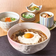 とろろそばとしらすといくらミニ丼セット