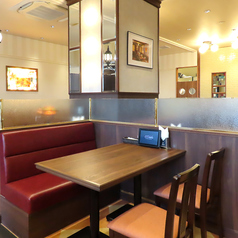 テーブル席のご用意がございます。