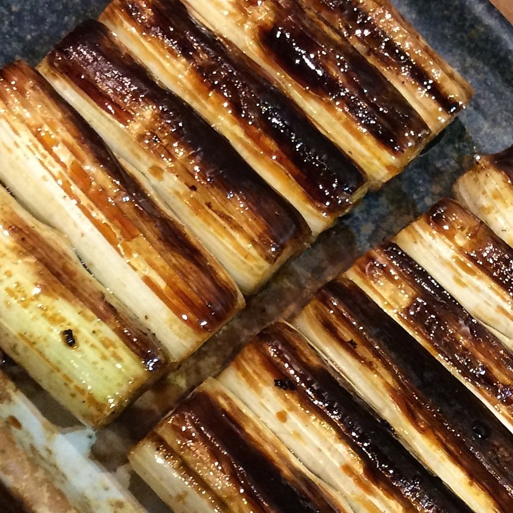野菜串の長ネギは、新鮮でシャキシャキとした食感が特徴。炭火でじっくり丁寧に焼き上げた逸品です♪