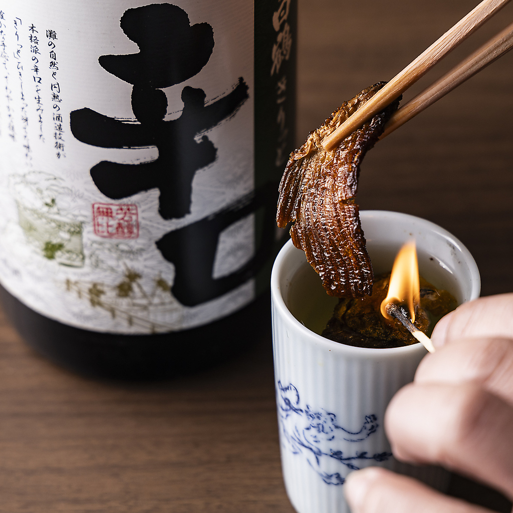 ひれ酒はお酒にふぐの上品な旨味や香りが移っております。酒好きな方にはぜひ頼んでいただきたい逸品