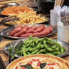 貸切コース3000円～！全10品とボリュームたっぷりの料理に加え、飲み放題はバーテンダーが作る本格カクテル等全100種類をご用意!!