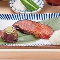 新鮮なお魚メニューが豊富です！刺身、お寿司、海鮮丼などテイクアウトも充実！