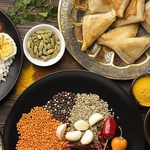 インド・ネパールの伝統を感じさせる料理の数々。