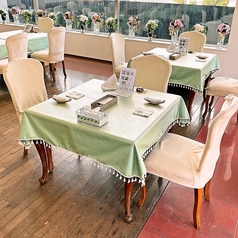 ご利用の人数に合わせた席をご用意いたします。