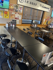 ８名様で利用可能です。会社の同僚やご友人とのカジュアルな飲み会にも。心温まる料理を囲みながら楽しいひとときをお過ごしいただけます。スポーツ観戦もお楽しみください！