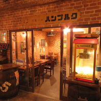 アメリカンレトロな雰囲気の外観