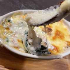 チーズたっぷり!牡蠣とほうれん草の燻製グラタン