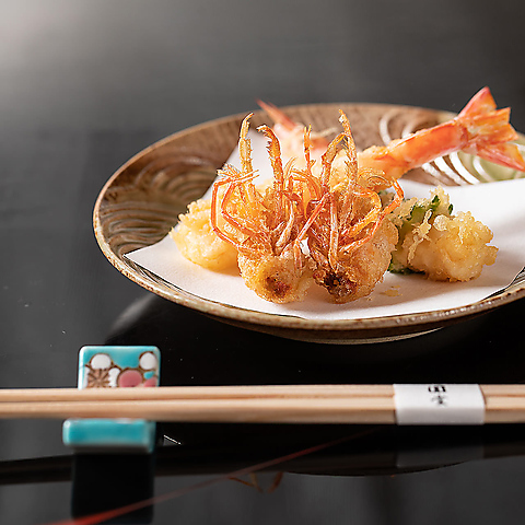 最高級の綿実油で揚げる名代の京風天ぷらは驚く程軽くあっさりと召し上がって頂けます