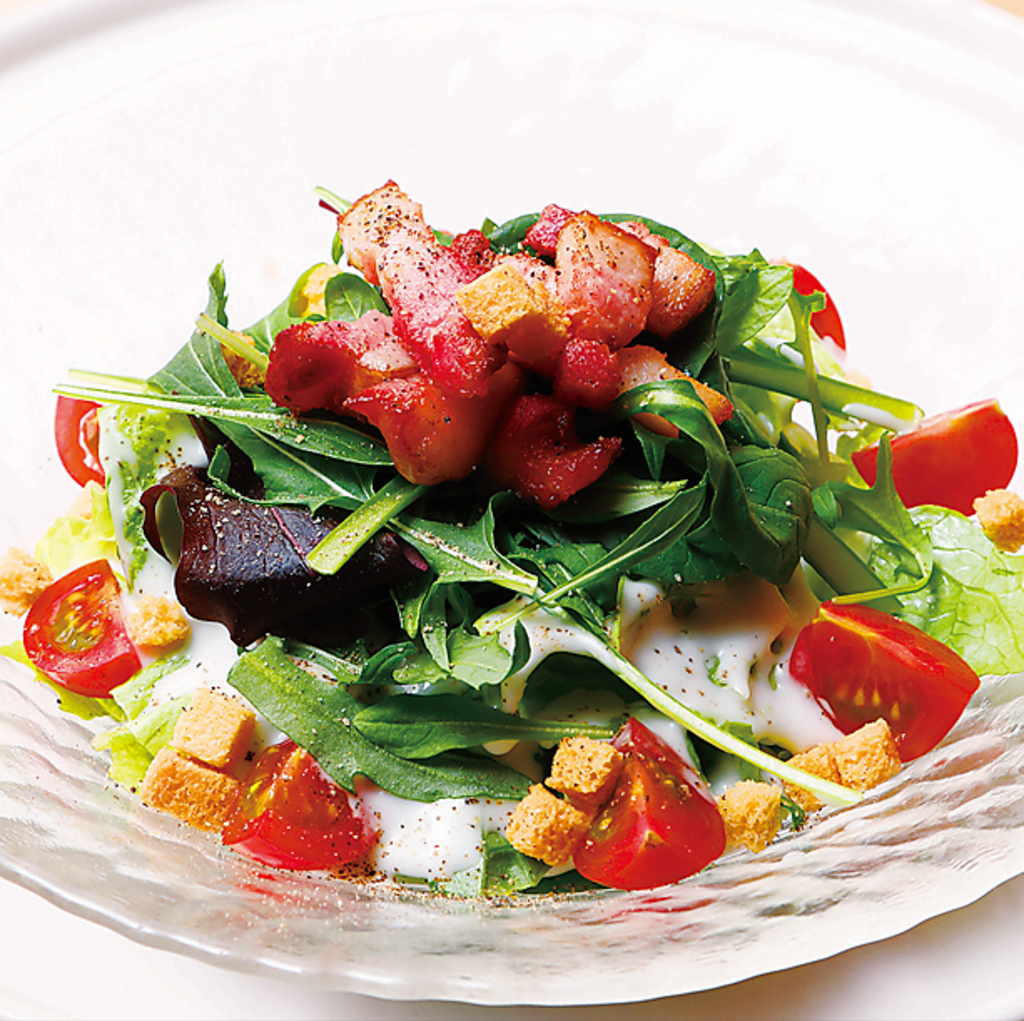 ワインに合うチーズやワインに合うサラダ、ニョッキなどこだわりの前菜やサラダもご用意しております